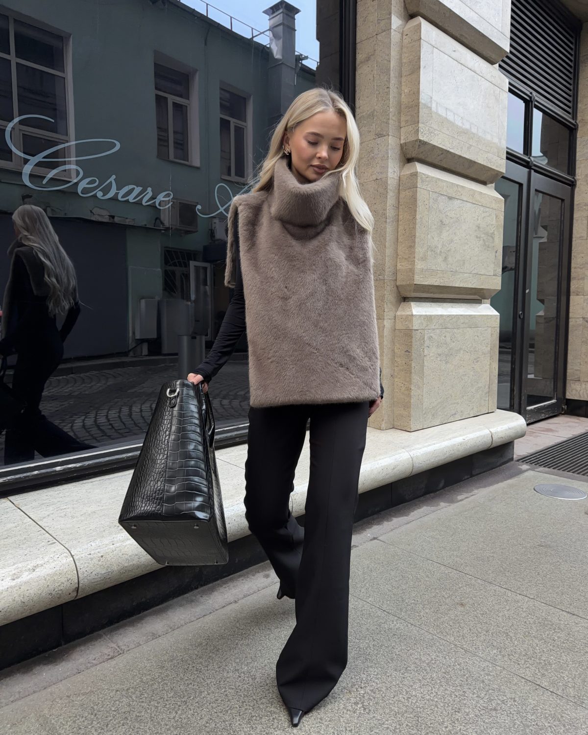 Манишка тауп