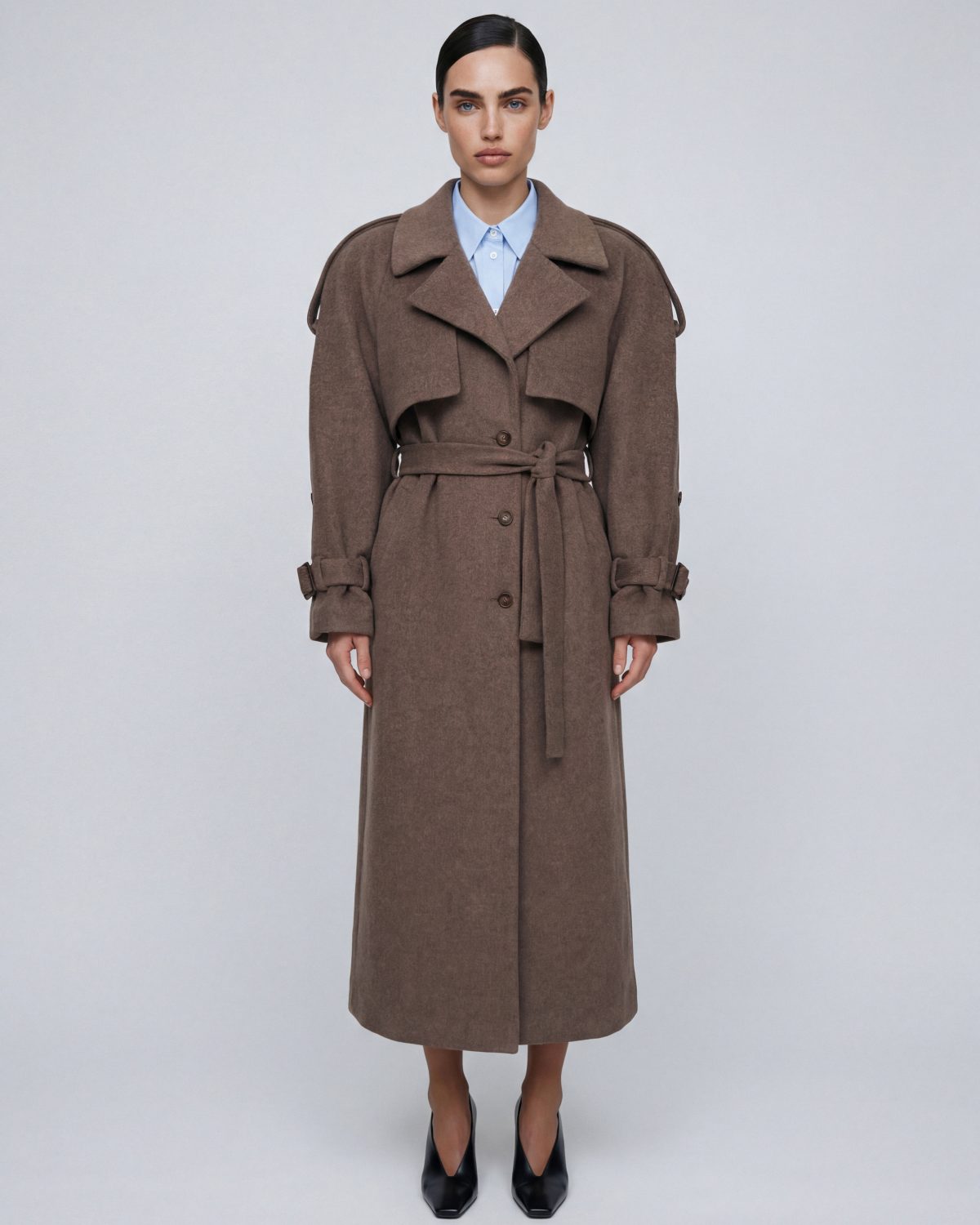 Девушка в пальто бушлат коричневого цвета, женское пальто бушлат