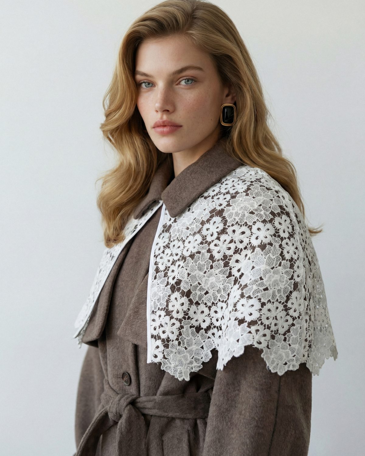 Кейп кружевной для пальто