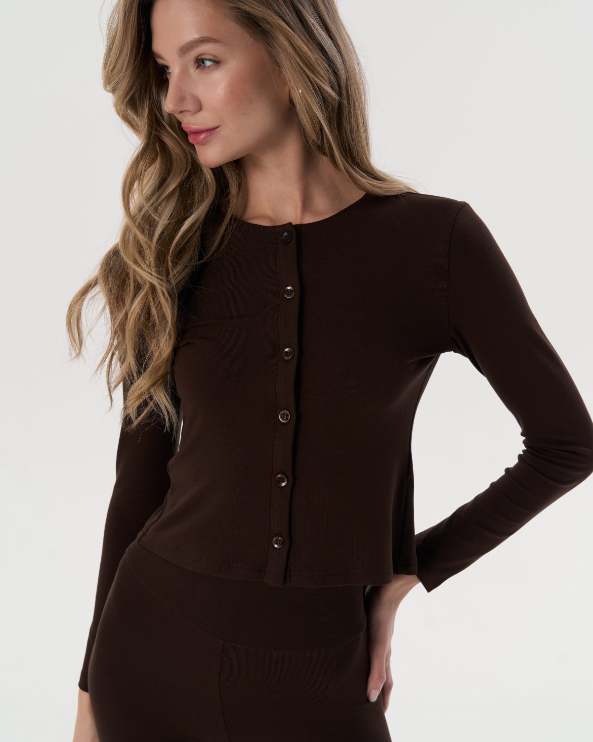 Кардиган на пуговицах шоколадный