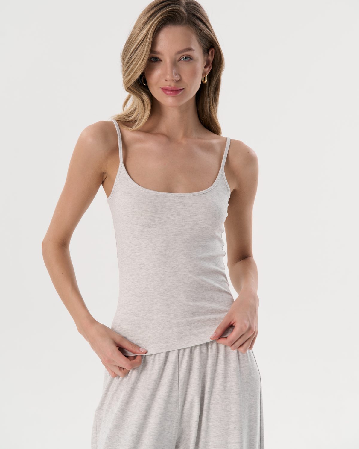 Майка на лямках красный